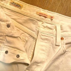 Levi’s wedgie jean- Off white 26x26